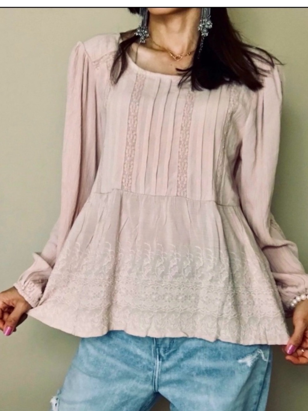 American Eagle smocked blouse. Open back with tie bow. Light pink. Size L